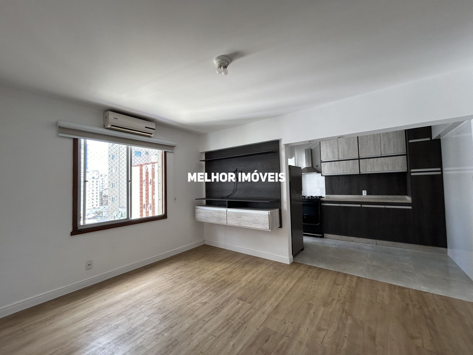 Apartamento à venda com 3 quartos, 100m² - Foto 1