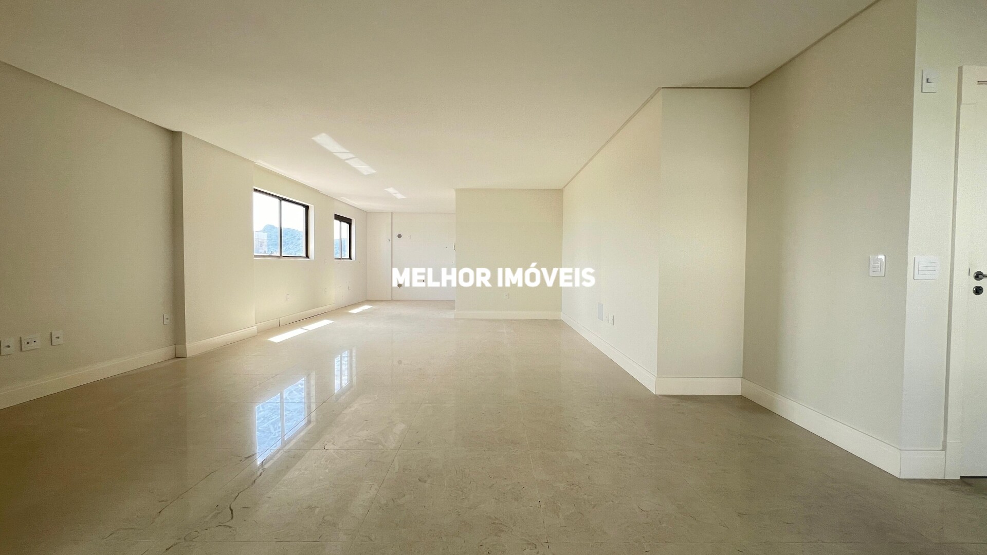 Apartamento à venda com 4 quartos, 377m² - Foto 1