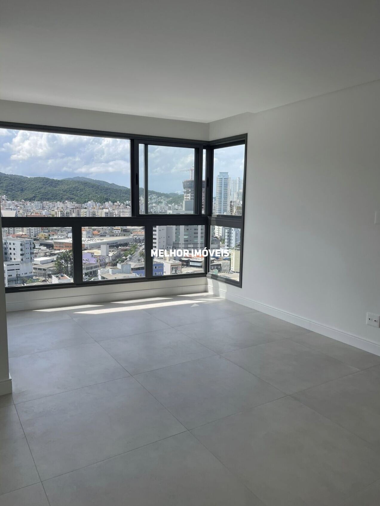 Apartamento à venda com 3 quartos, 122m² - Foto 2