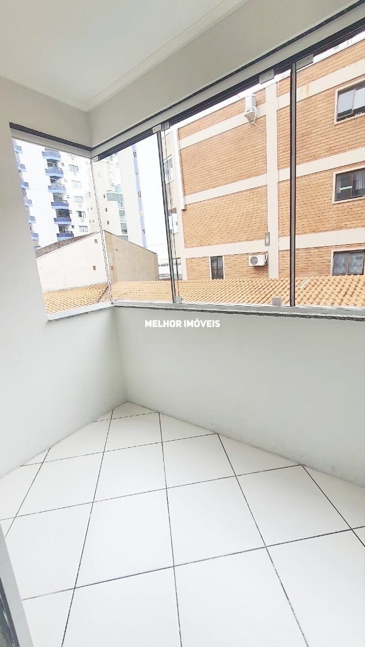 Apartamento à venda com 2 quartos, 67m² - Foto 6