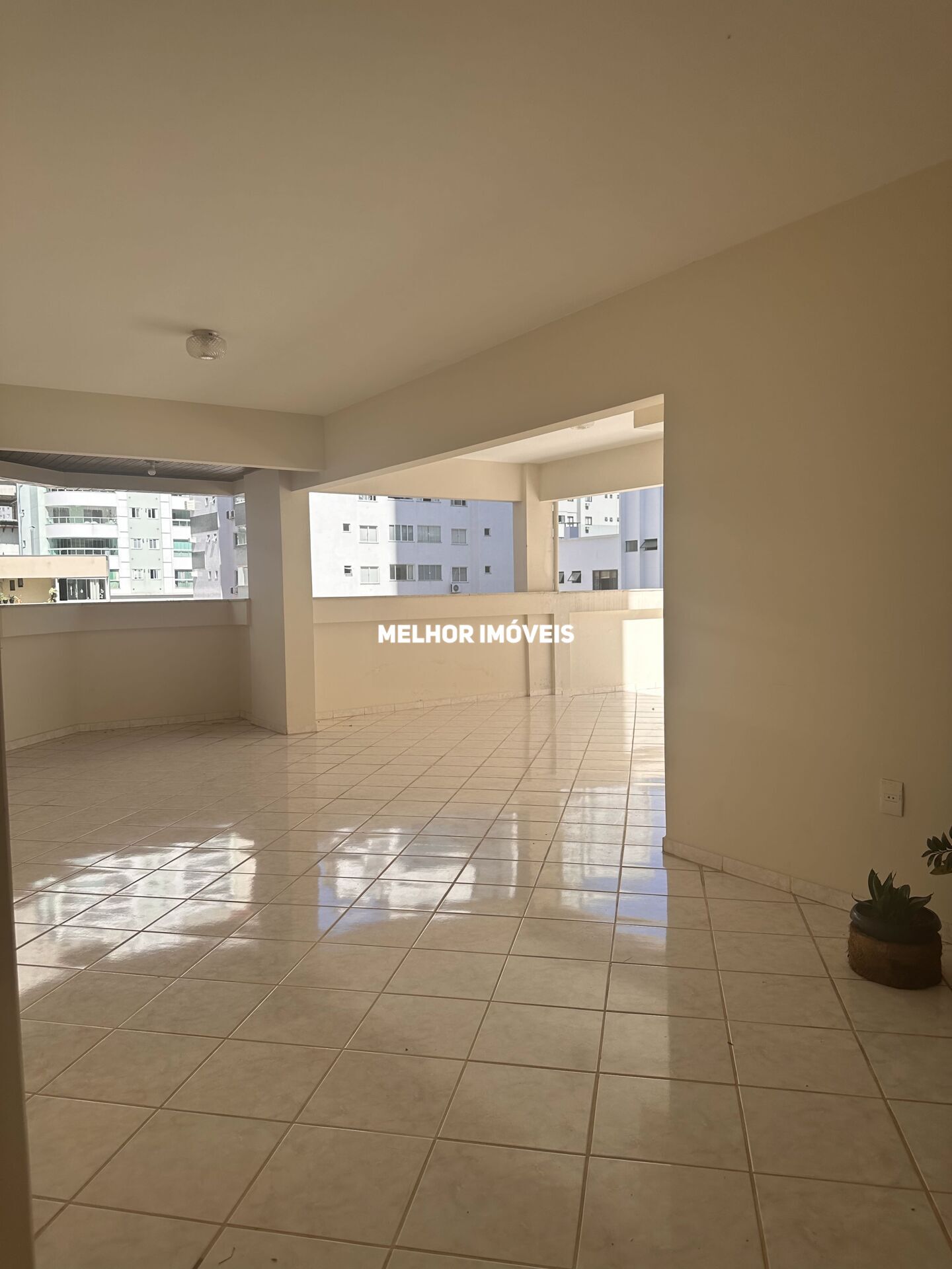 Apartamento à venda com 2 quartos, 79m² - Foto 27