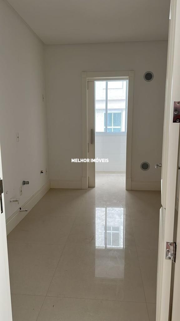 Apartamento à venda com 3 quartos, 145m² - Foto 9