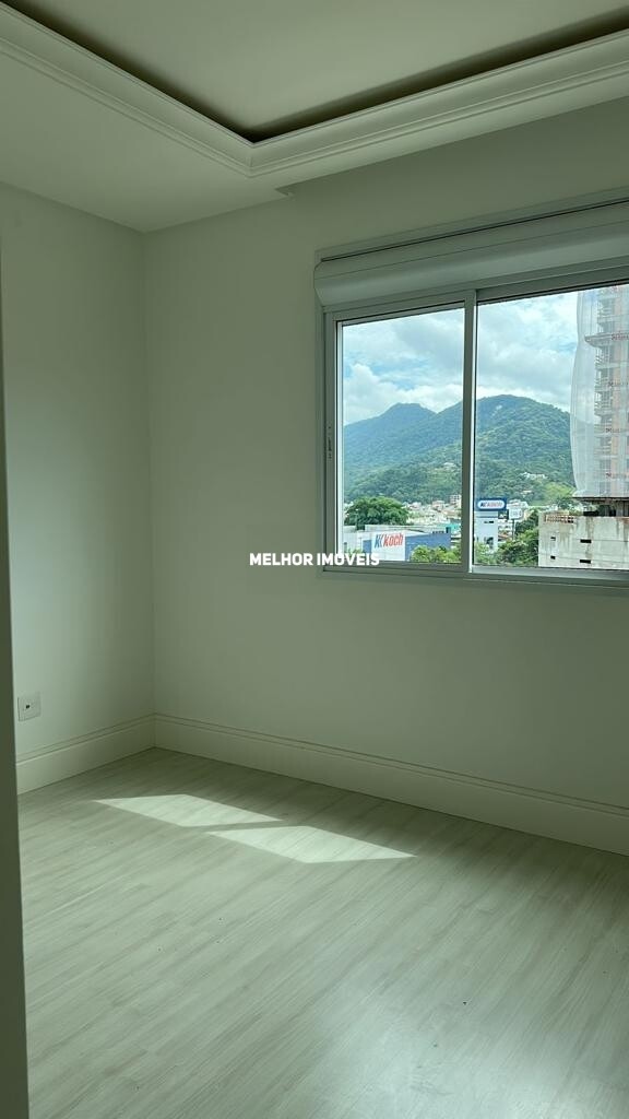 Apartamento à venda com 3 quartos, 145m² - Foto 2