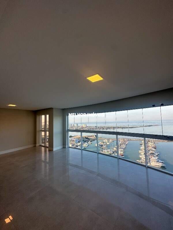 Apartamento à venda com 3 quartos, 162m² - Foto 2