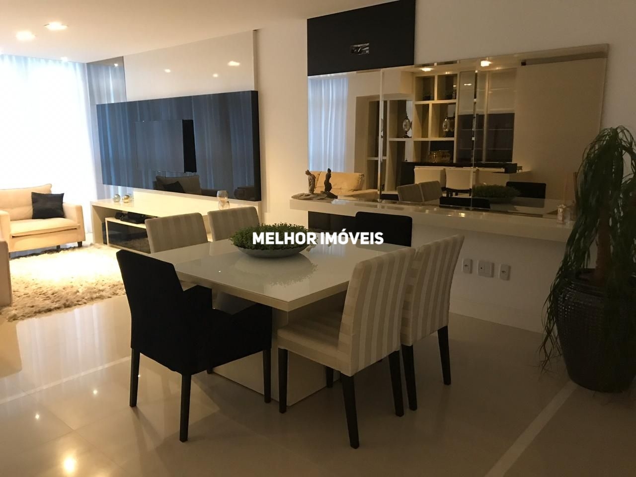 Apartamento à venda com 3 quartos, 130m² - Foto 1