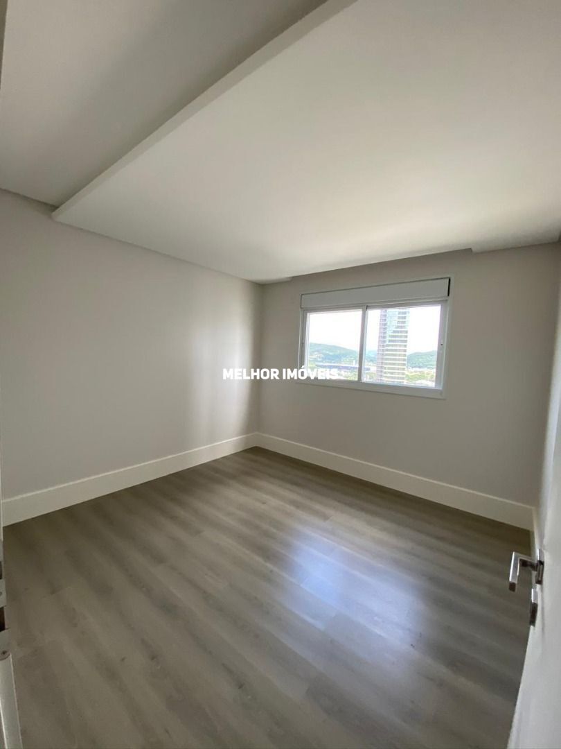 Apartamento à venda com 4 quartos, 237m² - Foto 15