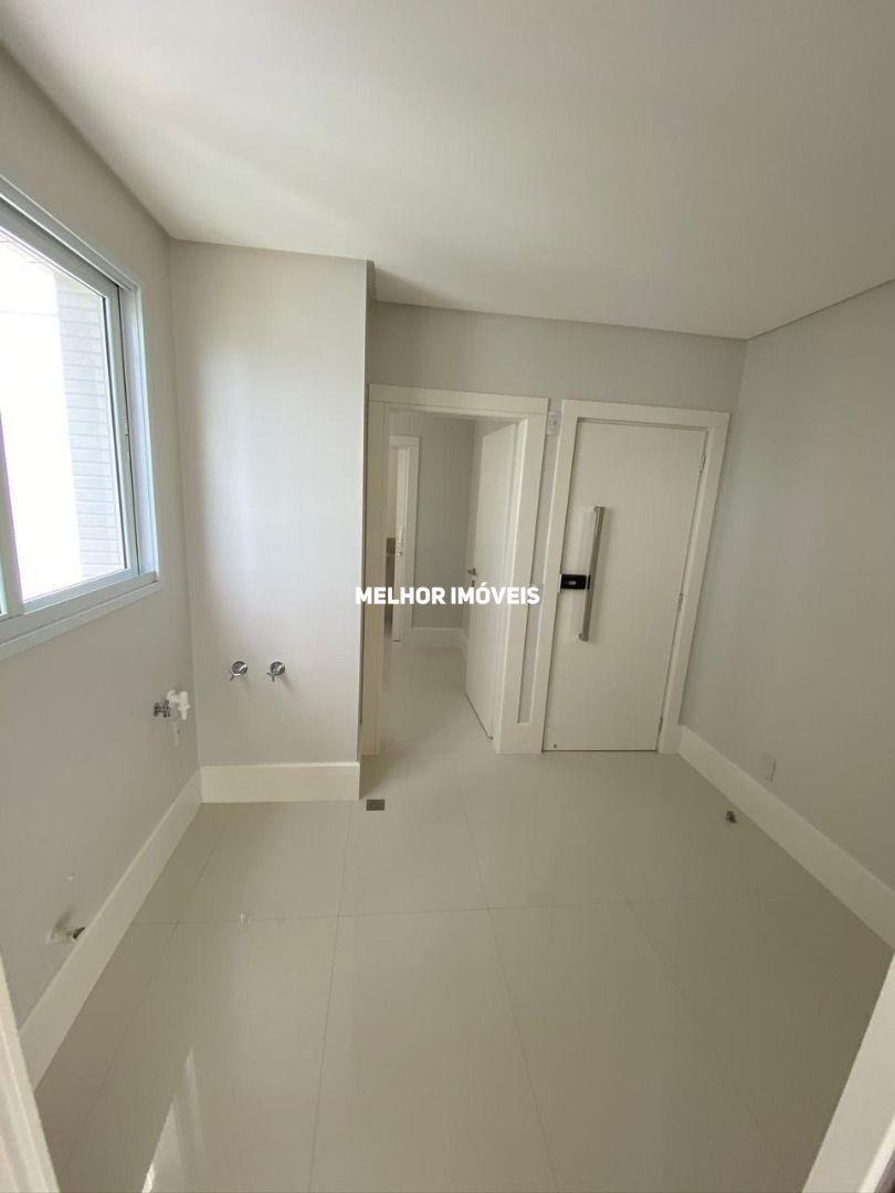 Apartamento à venda com 4 quartos, 237m² - Foto 8