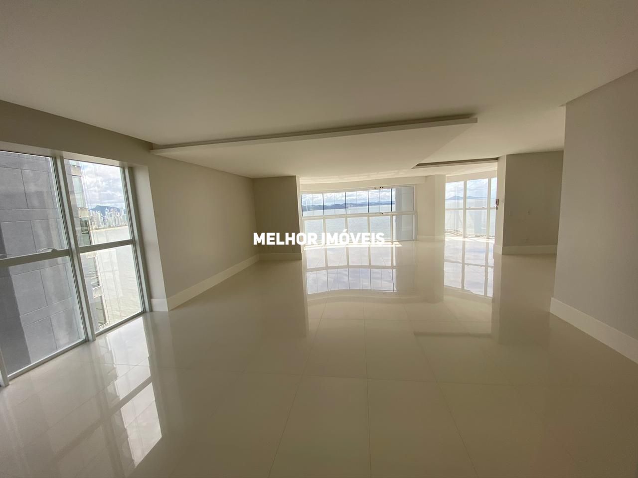 Apartamento à venda com 4 quartos, 237m² - Foto 4