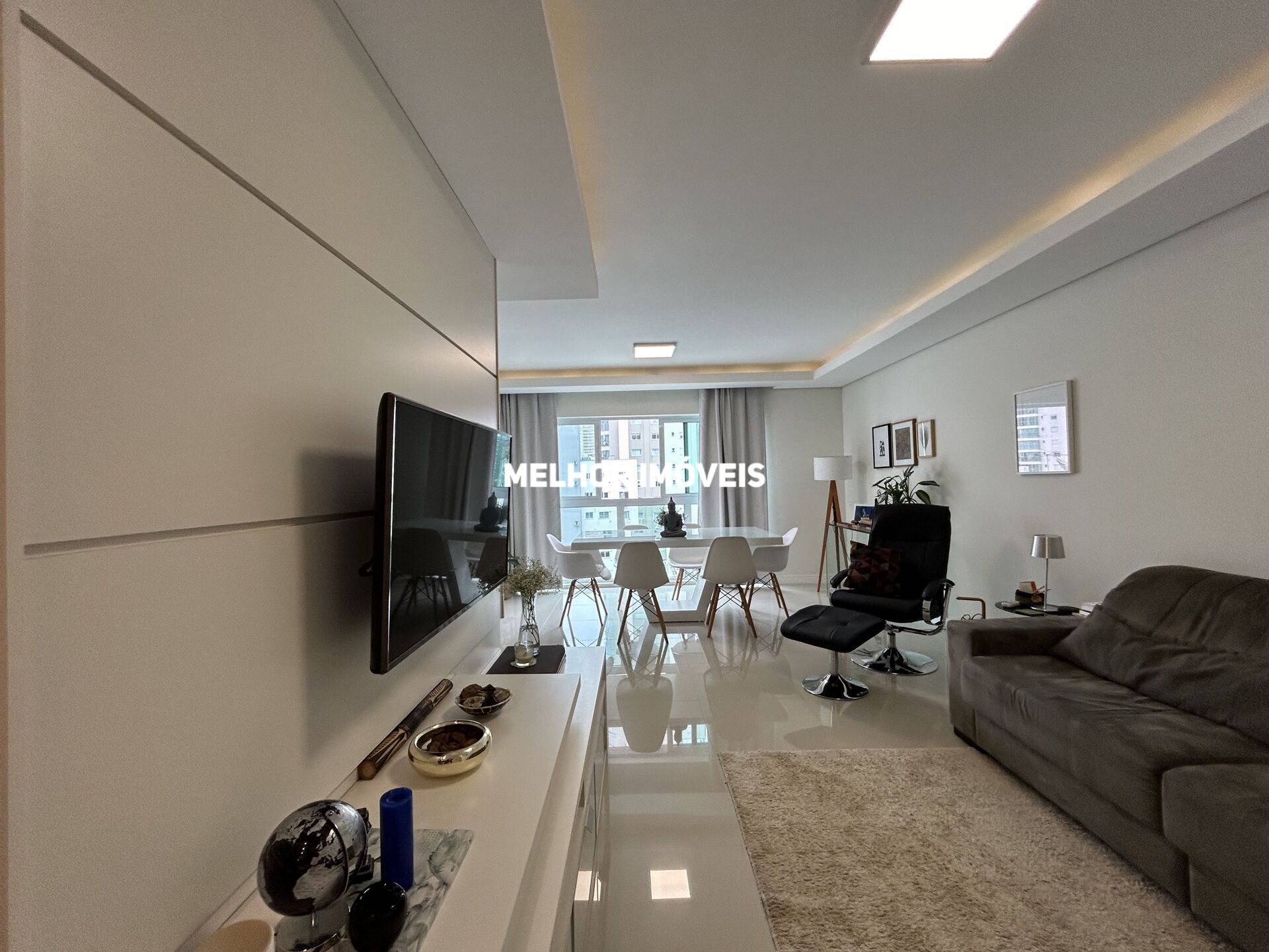 Apartamento à venda com 3 quartos, 110m² - Foto 1