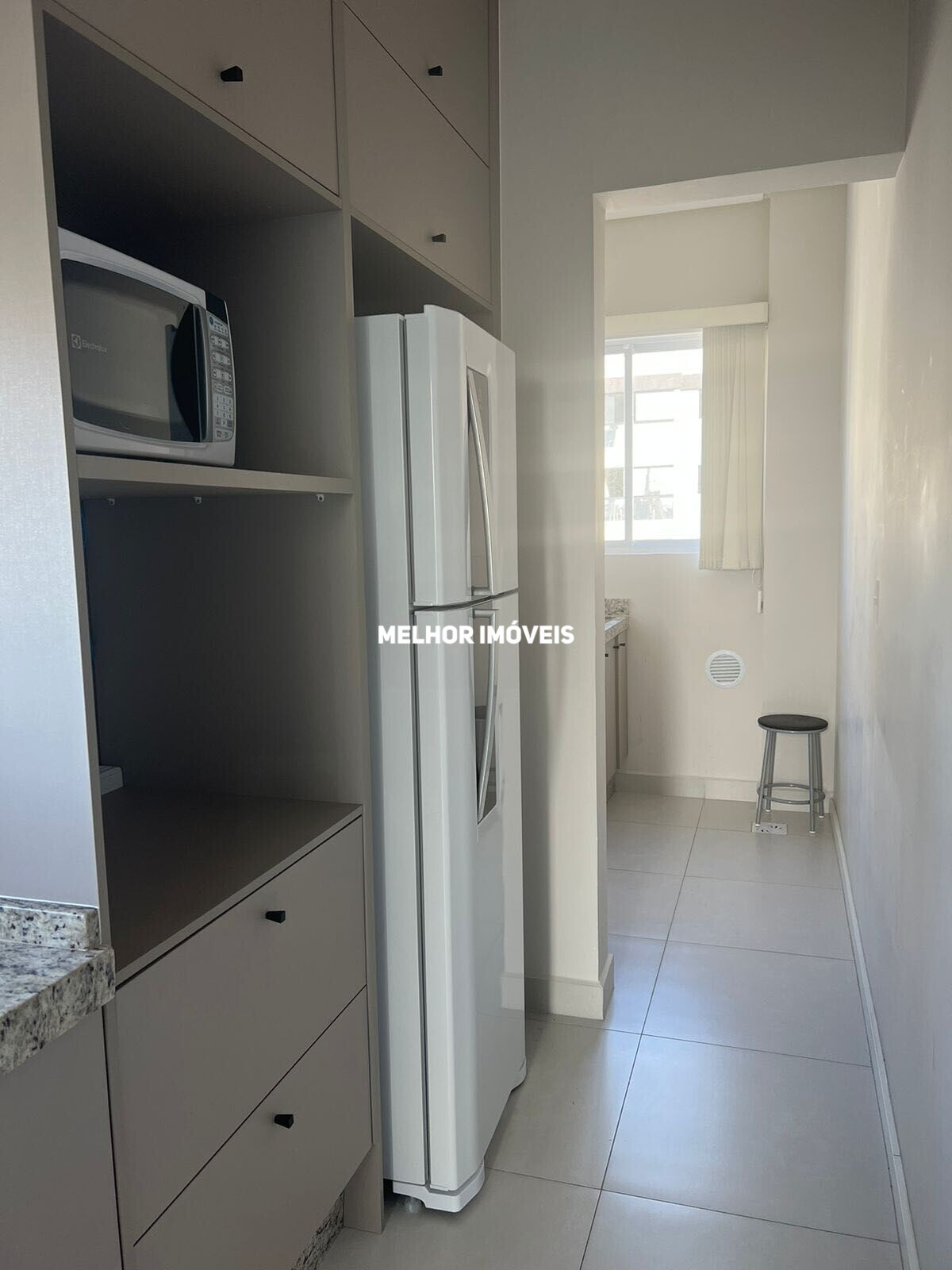 Apartamento à venda com 3 quartos, 107m² - Foto 2