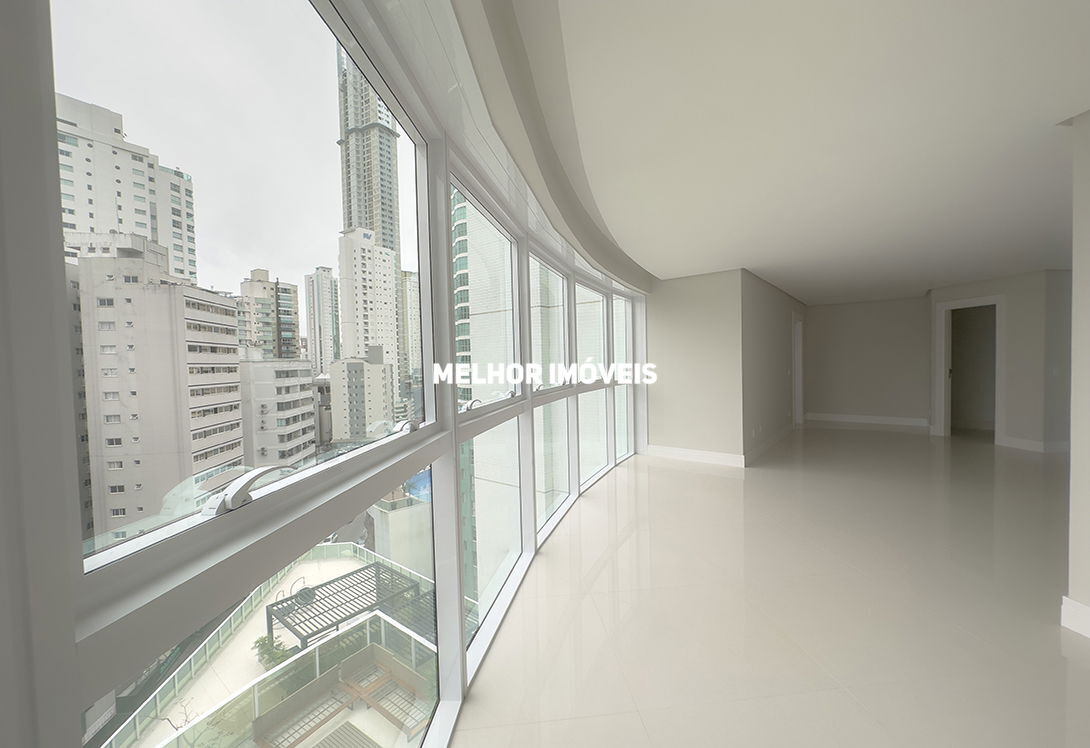 Apartamento à venda com 3 quartos, 138m² - Foto 2