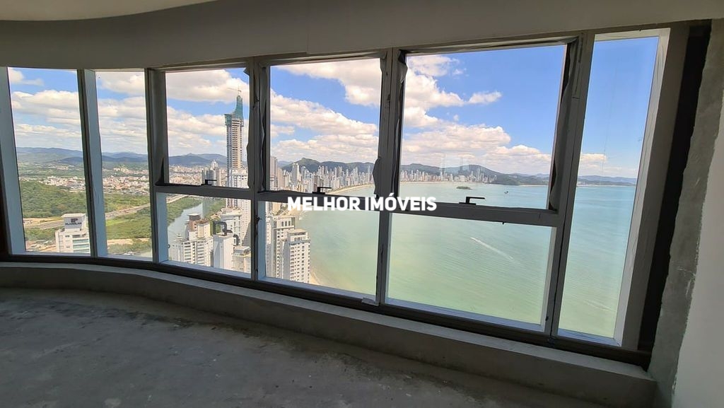 Apartamento à venda com 4 quartos, 257m² - Foto 1