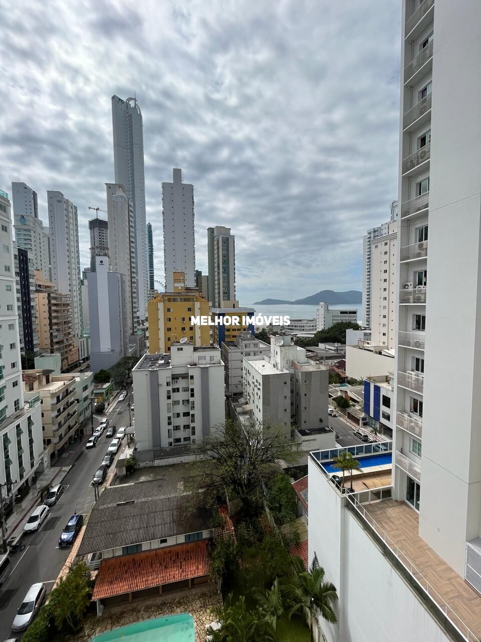 Apartamento à venda com 3 quartos, 99m² - Foto 2