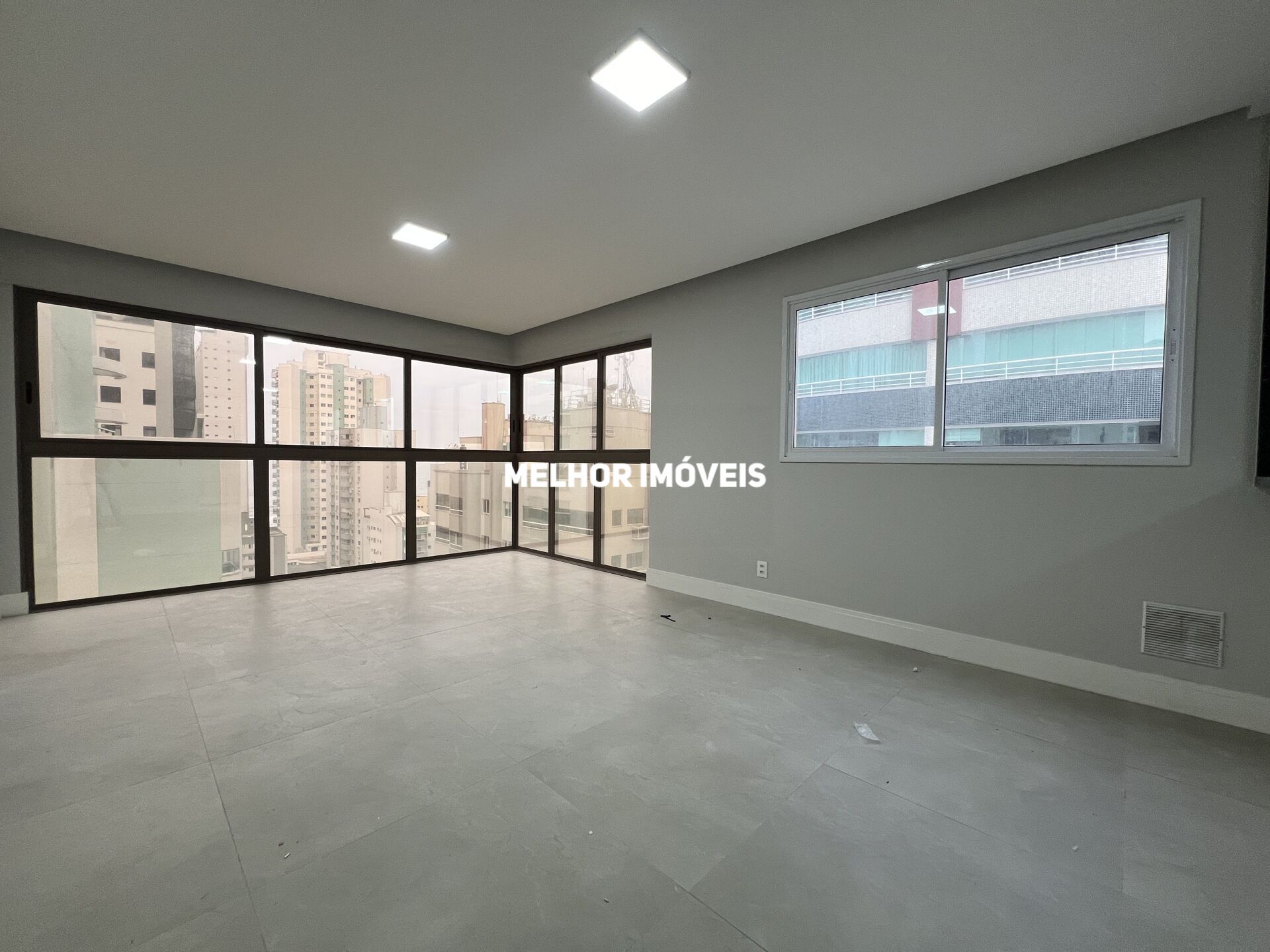 Apartamento para alugar com 3 quartos, 99m² - Foto 1