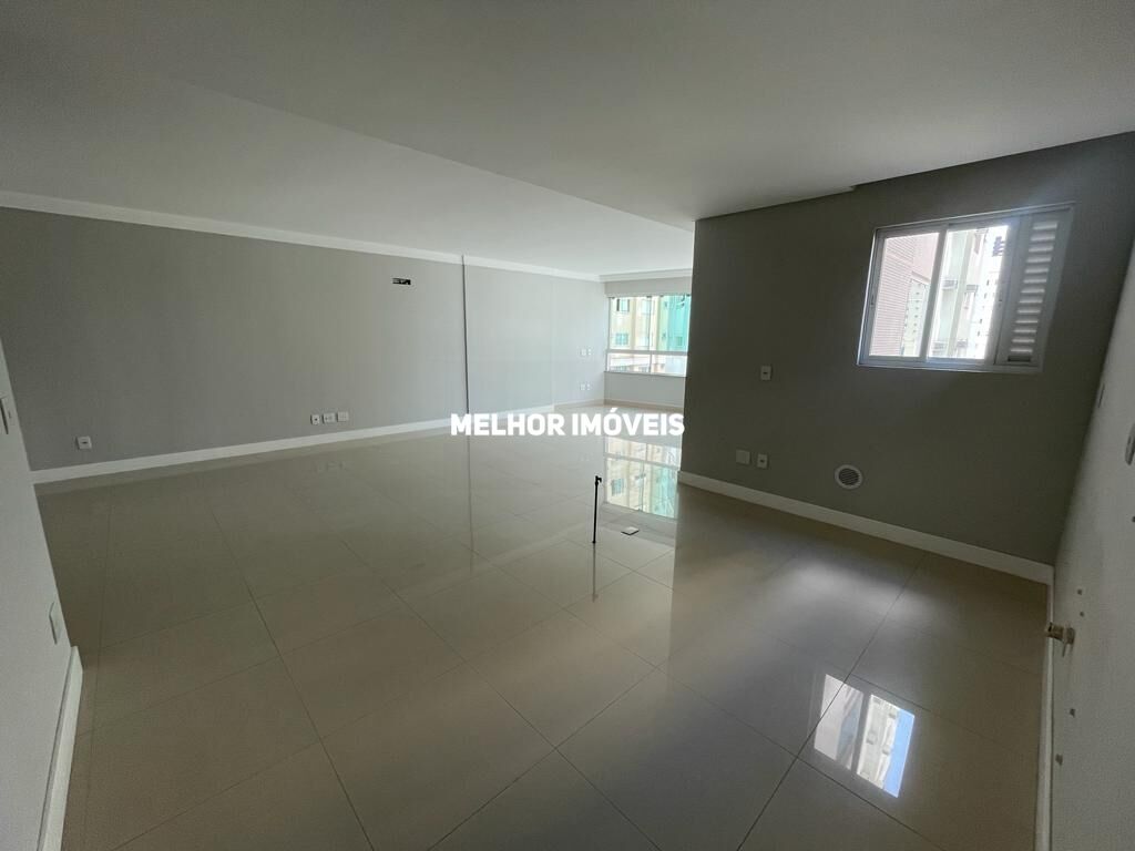 Apartamento à venda com 3 quartos, 159m² - Foto 3