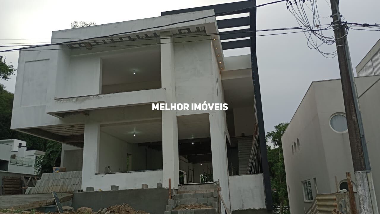 Casa à venda com 4 quartos, 390m² - Foto 1