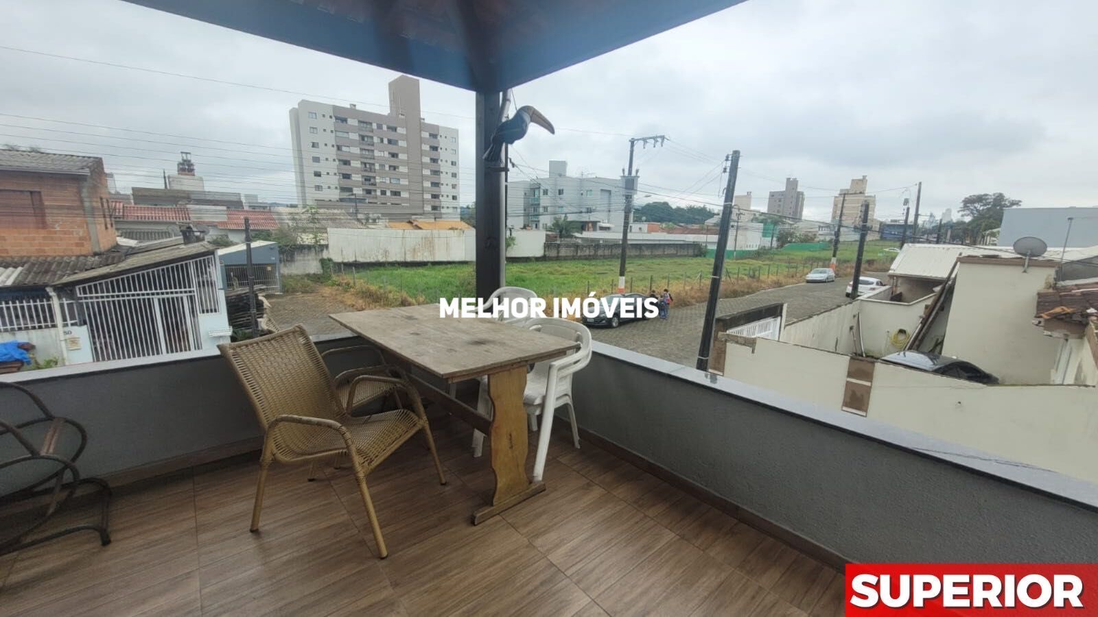 Casa à venda com 6 quartos, 160m² - Foto 1