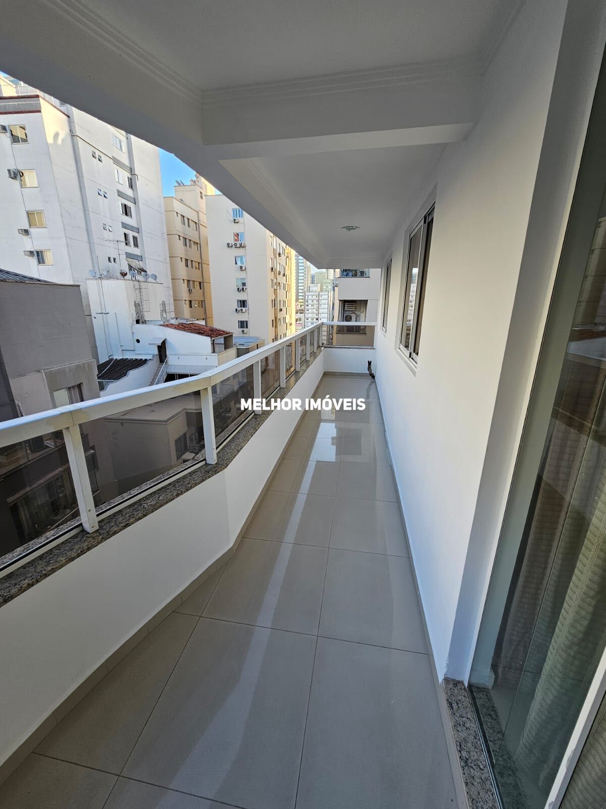 Apartamento à venda com 3 quartos, 99m² - Foto 2