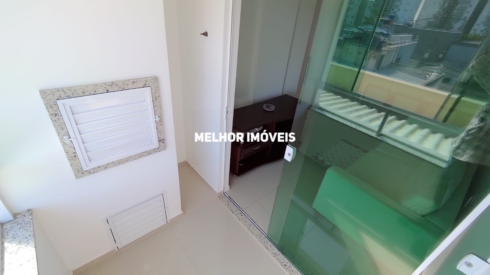 Apartamento à venda com 2 quartos, 67m² - Foto 2