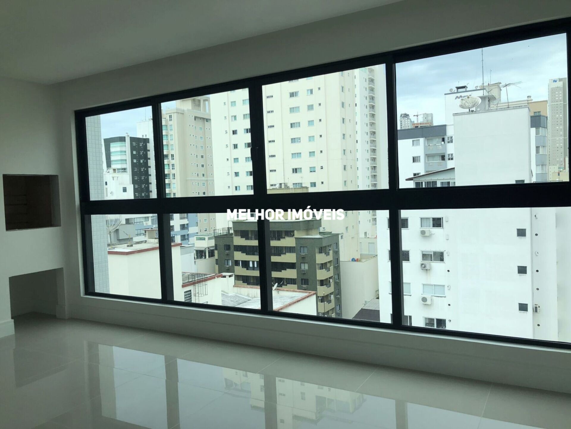 Apartamento à venda com 3 quartos, 116m² - Foto 1