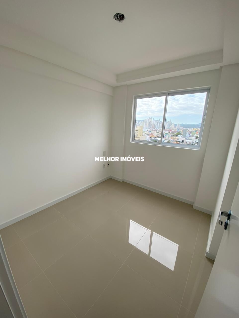 Apartamento à venda com 3 quartos, 75m² - Foto 7