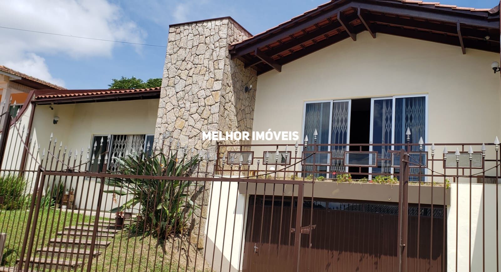 Casa à venda com 3 quartos, 220m² - Foto 1