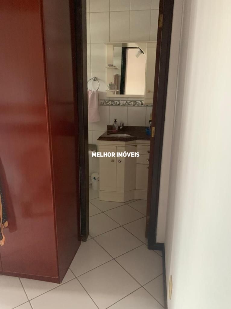 Casa à venda com 8 quartos, 280m² - Foto 17