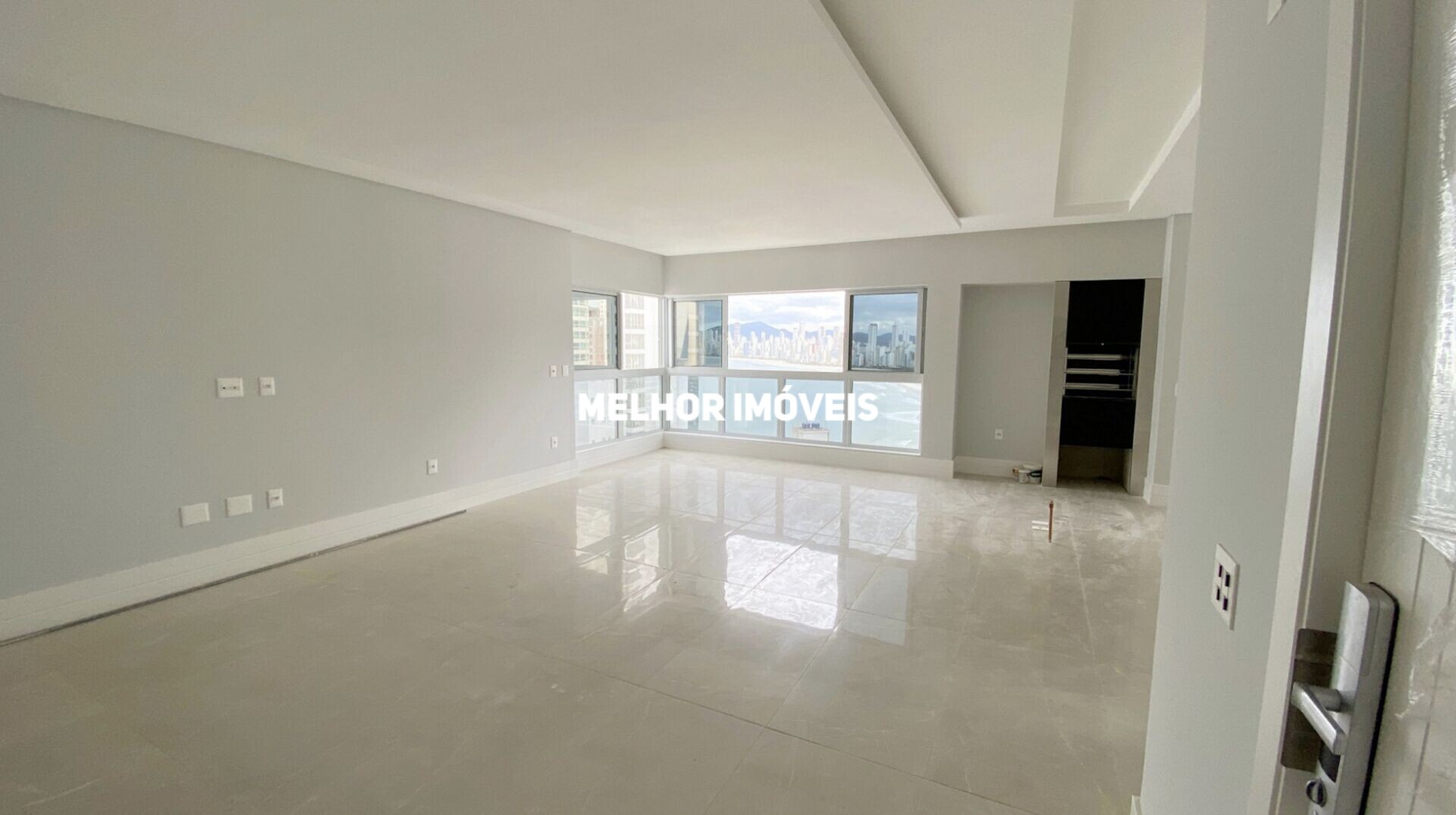 Apartamento à venda com 3 quartos, 133m² - Foto 2