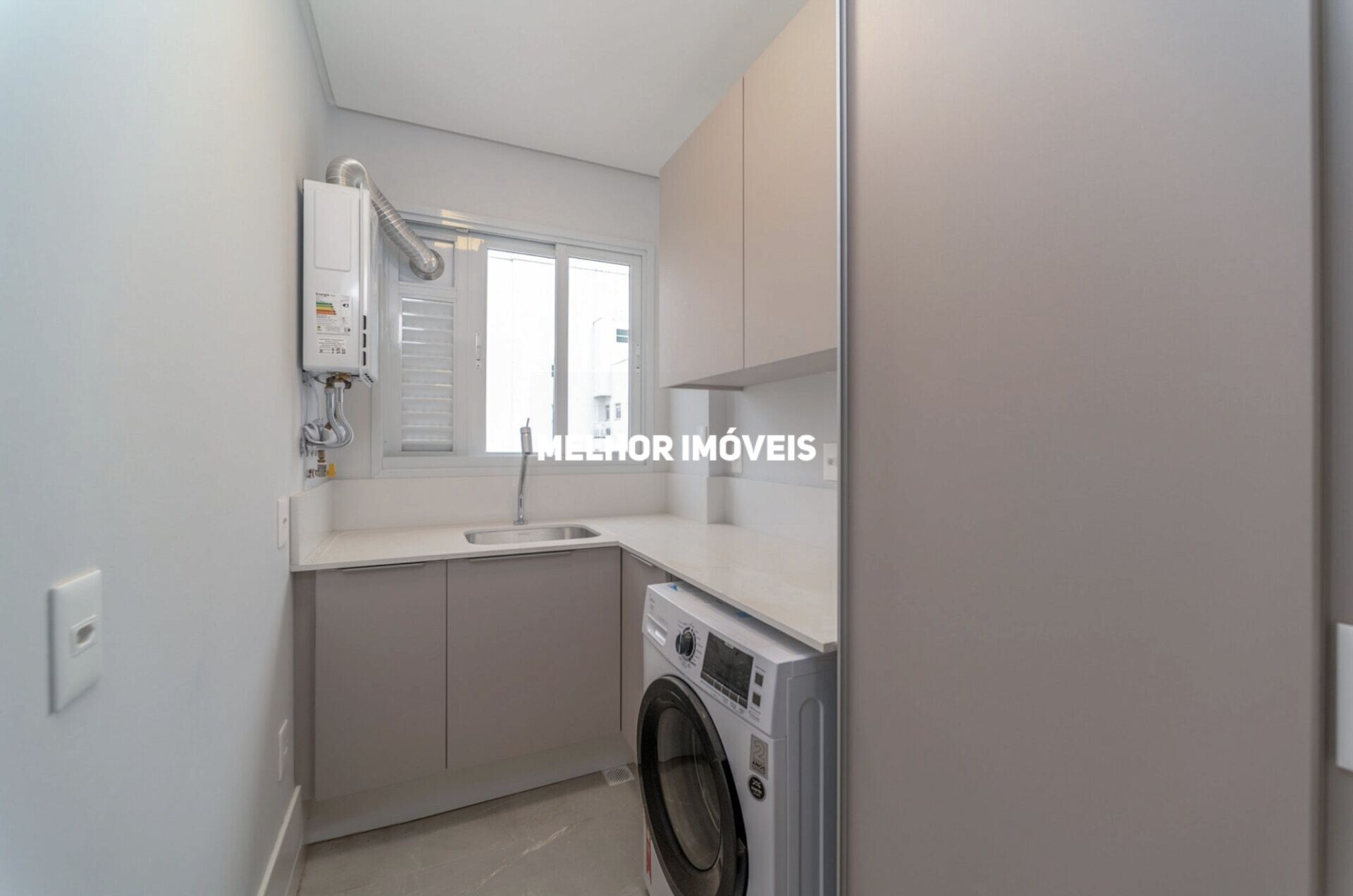 Apartamento à venda com 3 quartos, 133m² - Foto 9