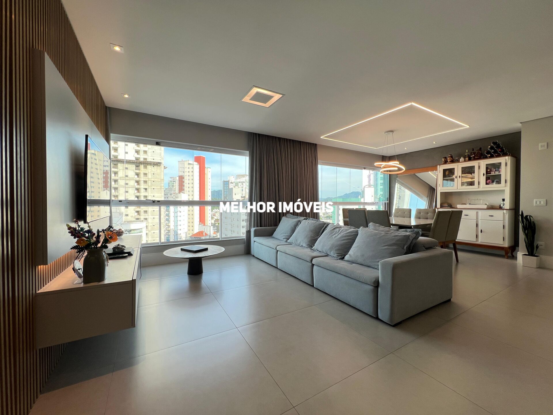 Apartamento à venda com 3 quartos, 136m² - Foto 1