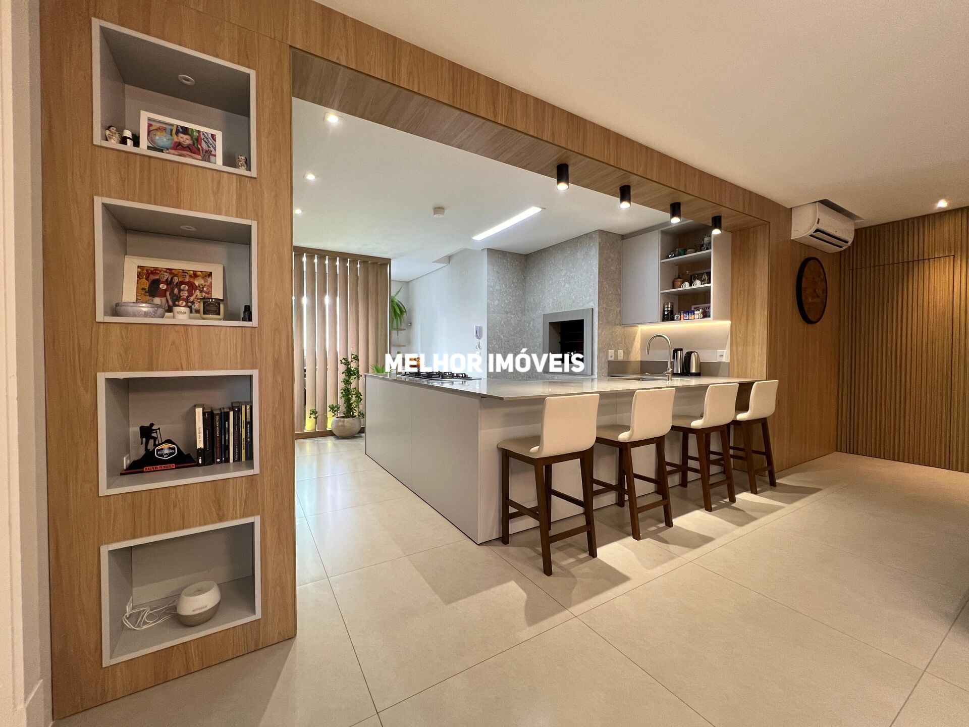 Apartamento à venda com 3 quartos, 136m² - Foto 2