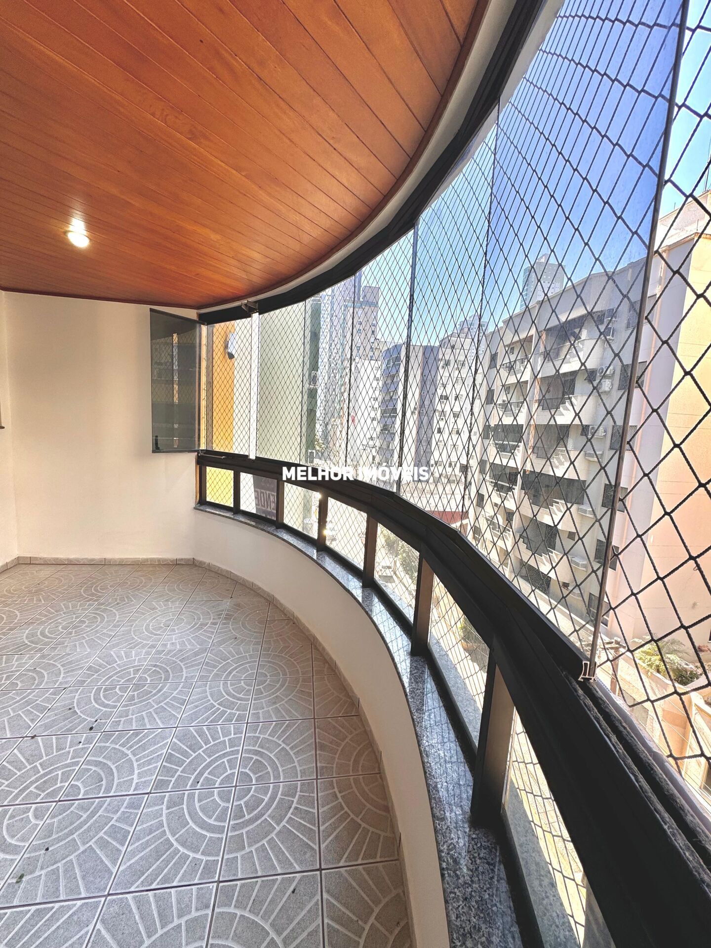 Apartamento à venda com 3 quartos, 110m² - Foto 2