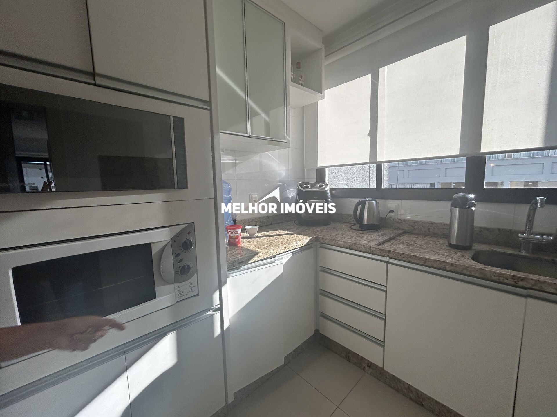 Apartamento para alugar com 4 quartos, 242m² - Foto 10