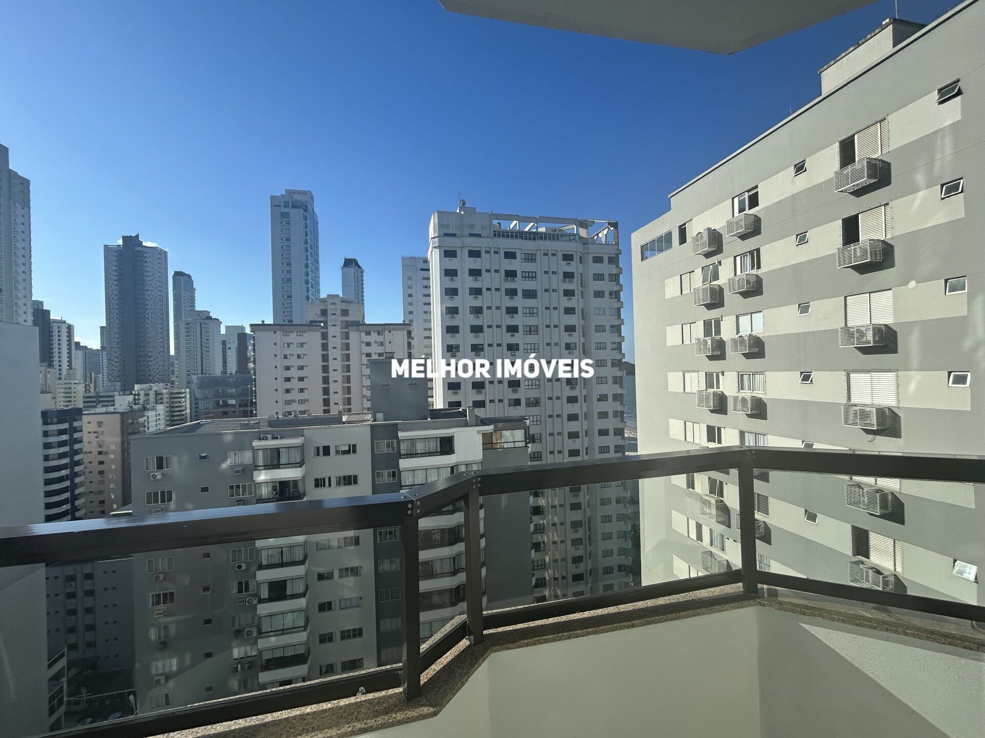 Apartamento para alugar com 4 quartos, 242m² - Foto 4