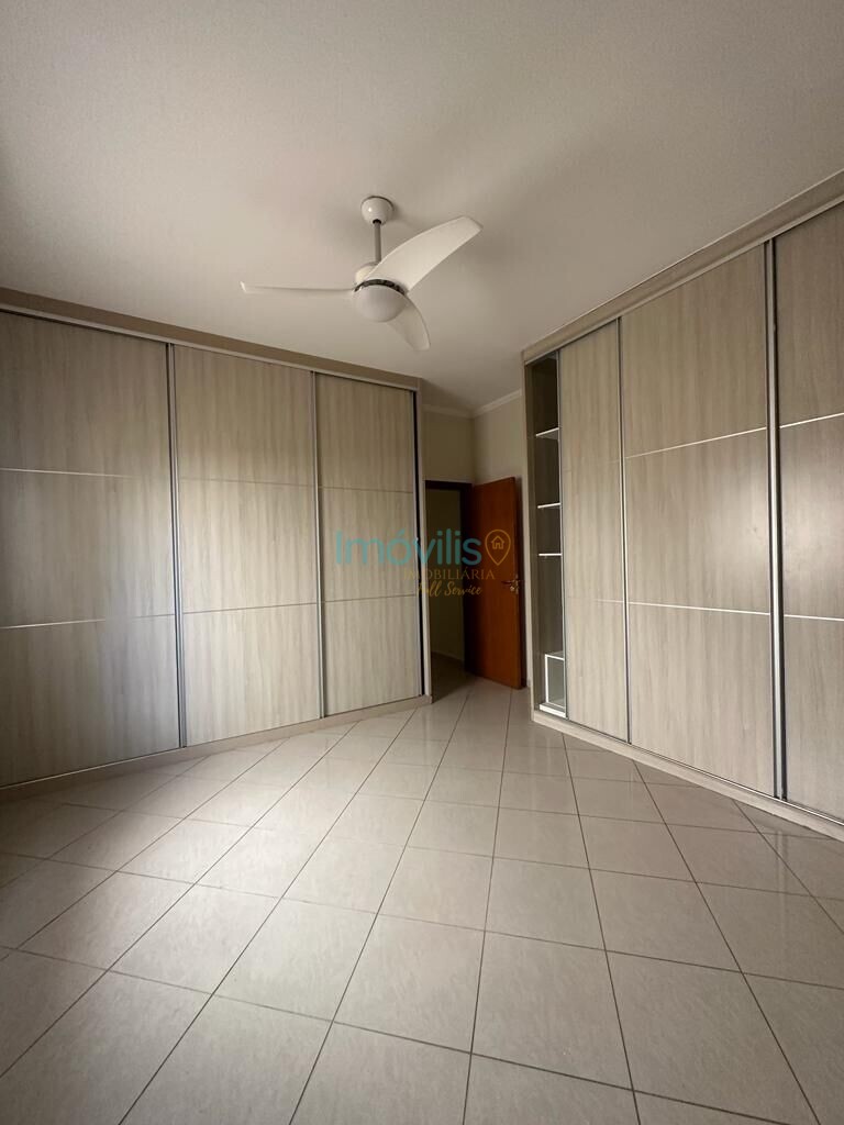 Apartamento para alugar com 3 quartos, 200m² - Foto 11