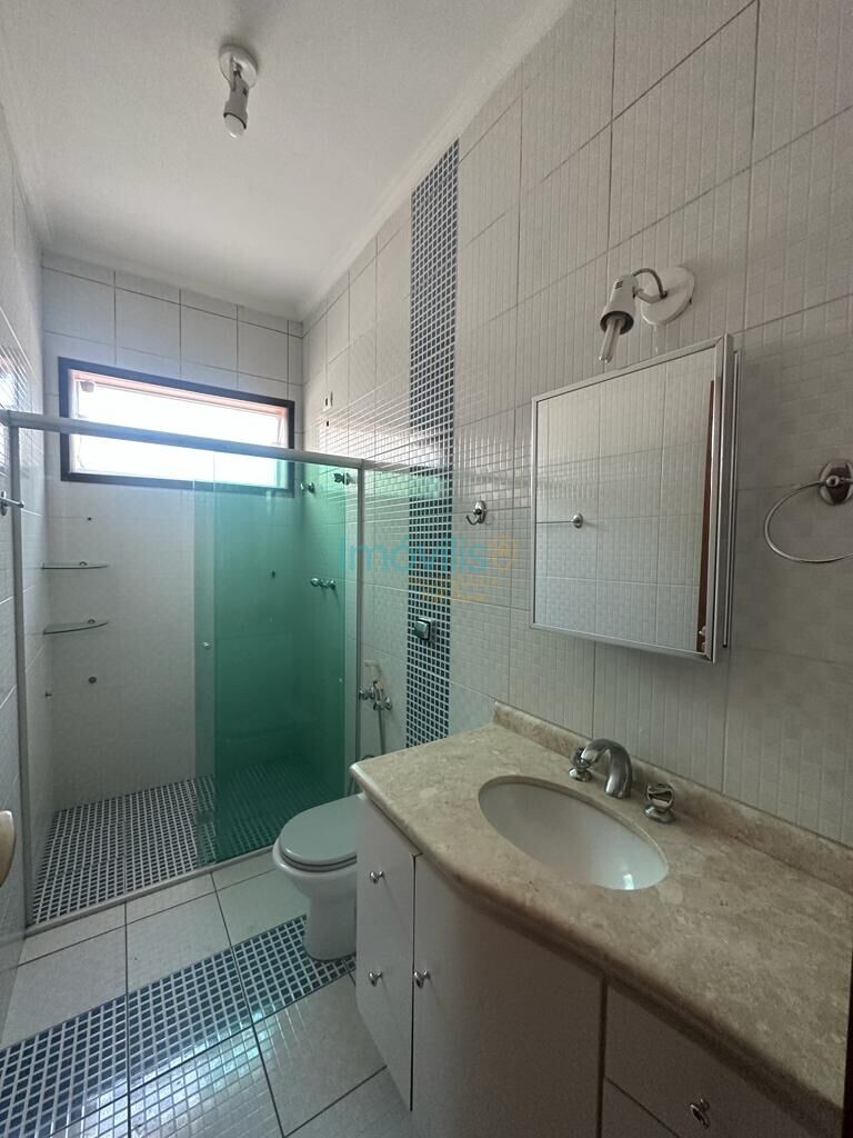 Apartamento para alugar com 3 quartos, 200m² - Foto 12