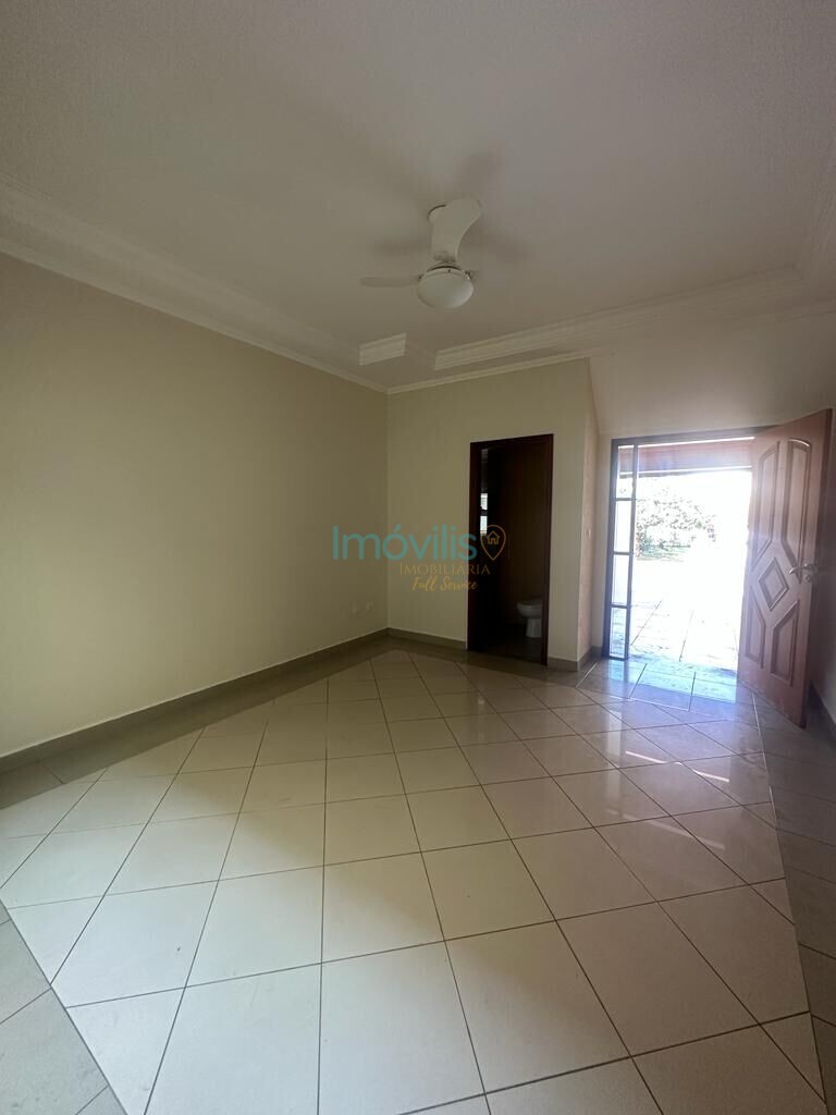 Apartamento para alugar com 3 quartos, 200m² - Foto 2