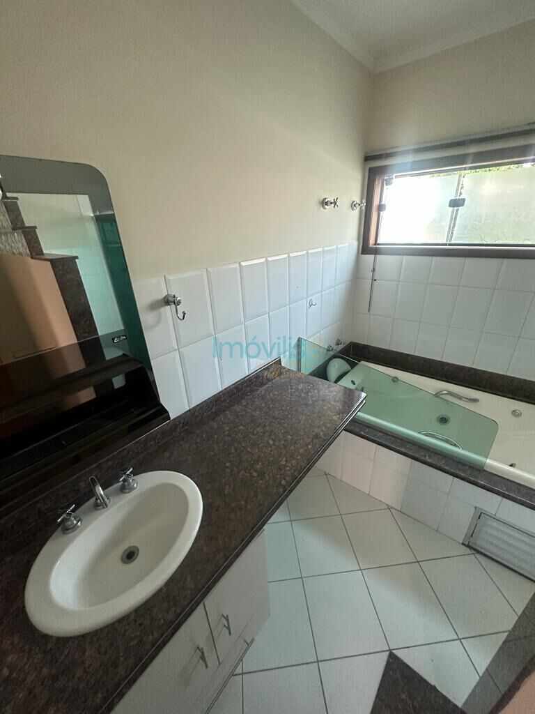 Apartamento para alugar com 3 quartos, 200m² - Foto 8