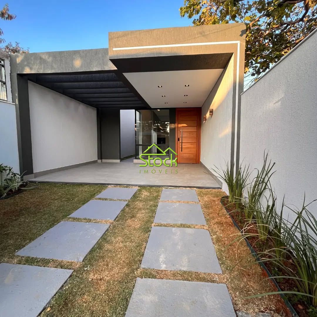 Casa à venda com 3 quartos, 250m² - Foto 1