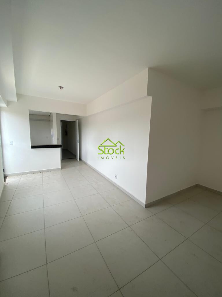 Apartamento à venda com 3 quartos, 83m² - Foto 2