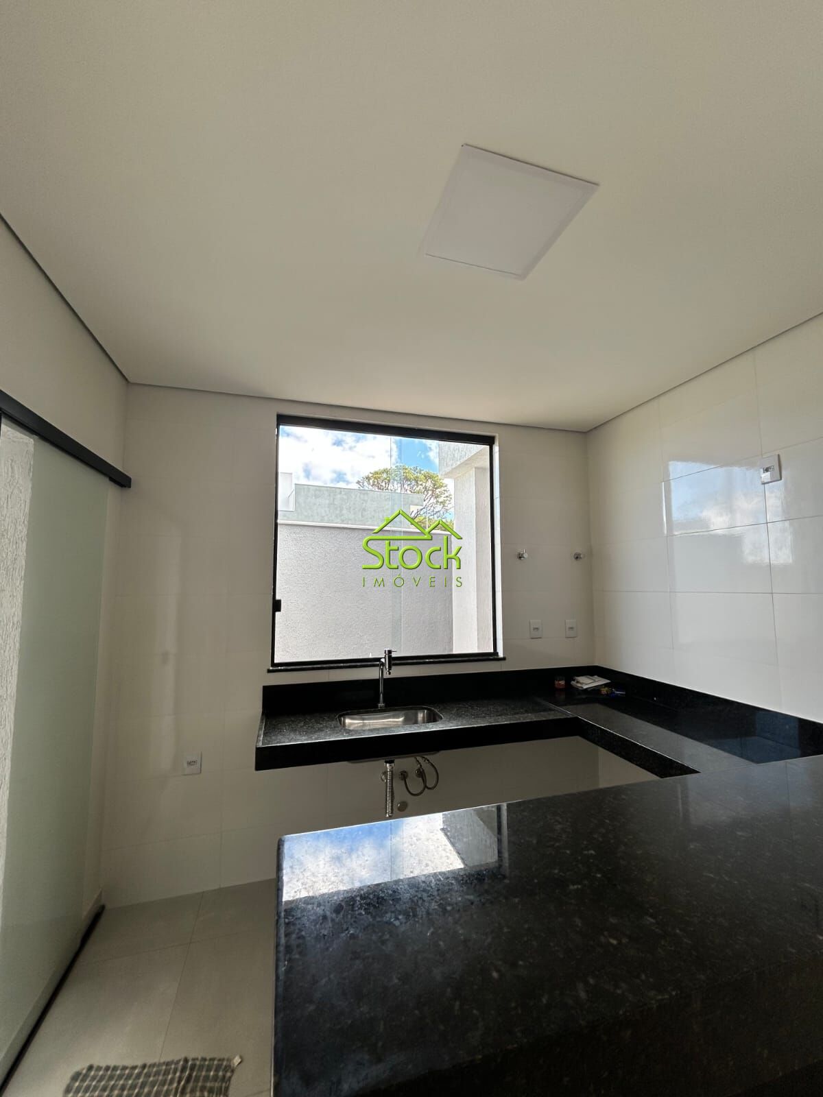 Casa à venda com 3 quartos, 319m² - Foto 3