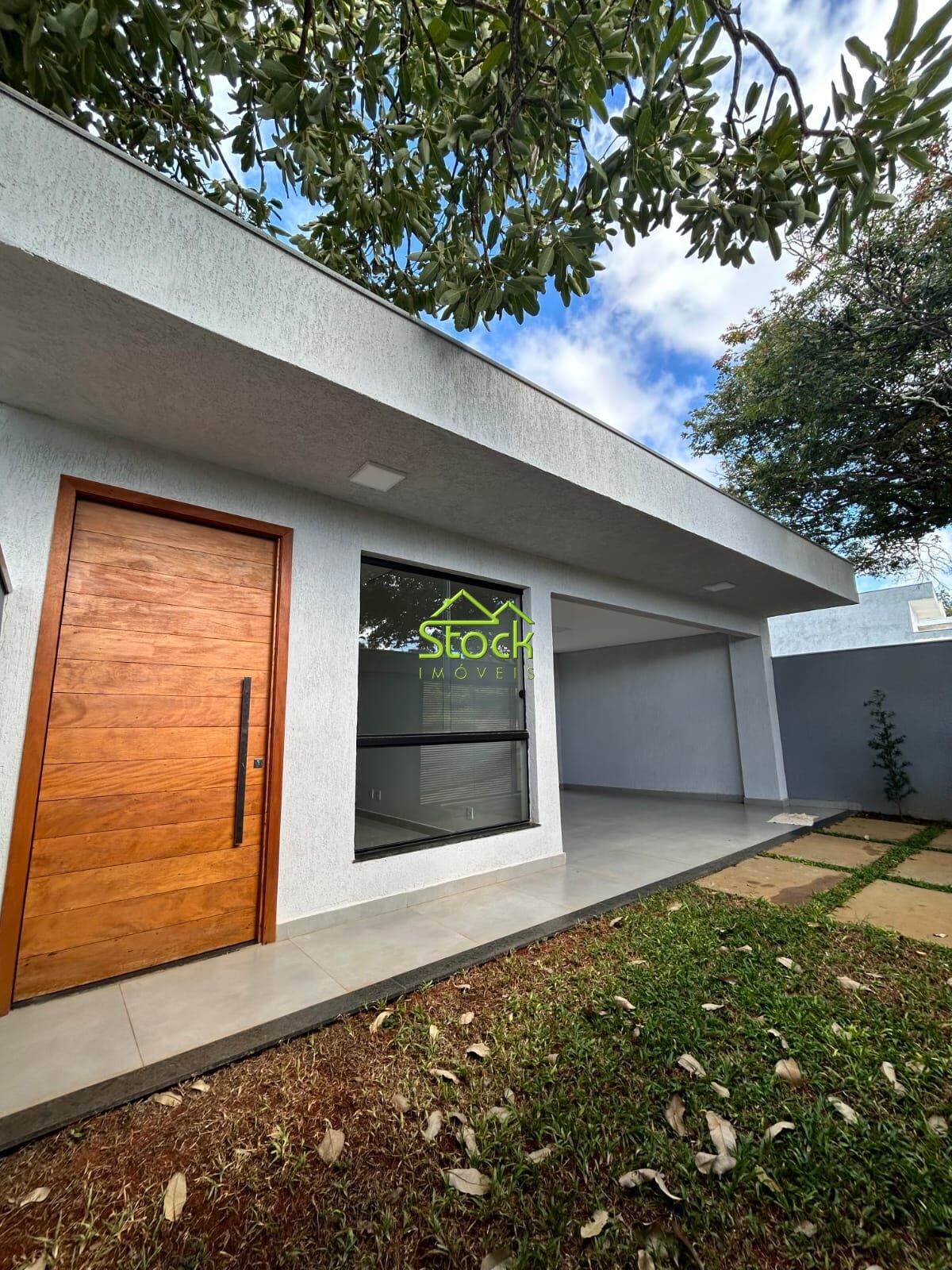 Casa à venda com 3 quartos, 319m² - Foto 1