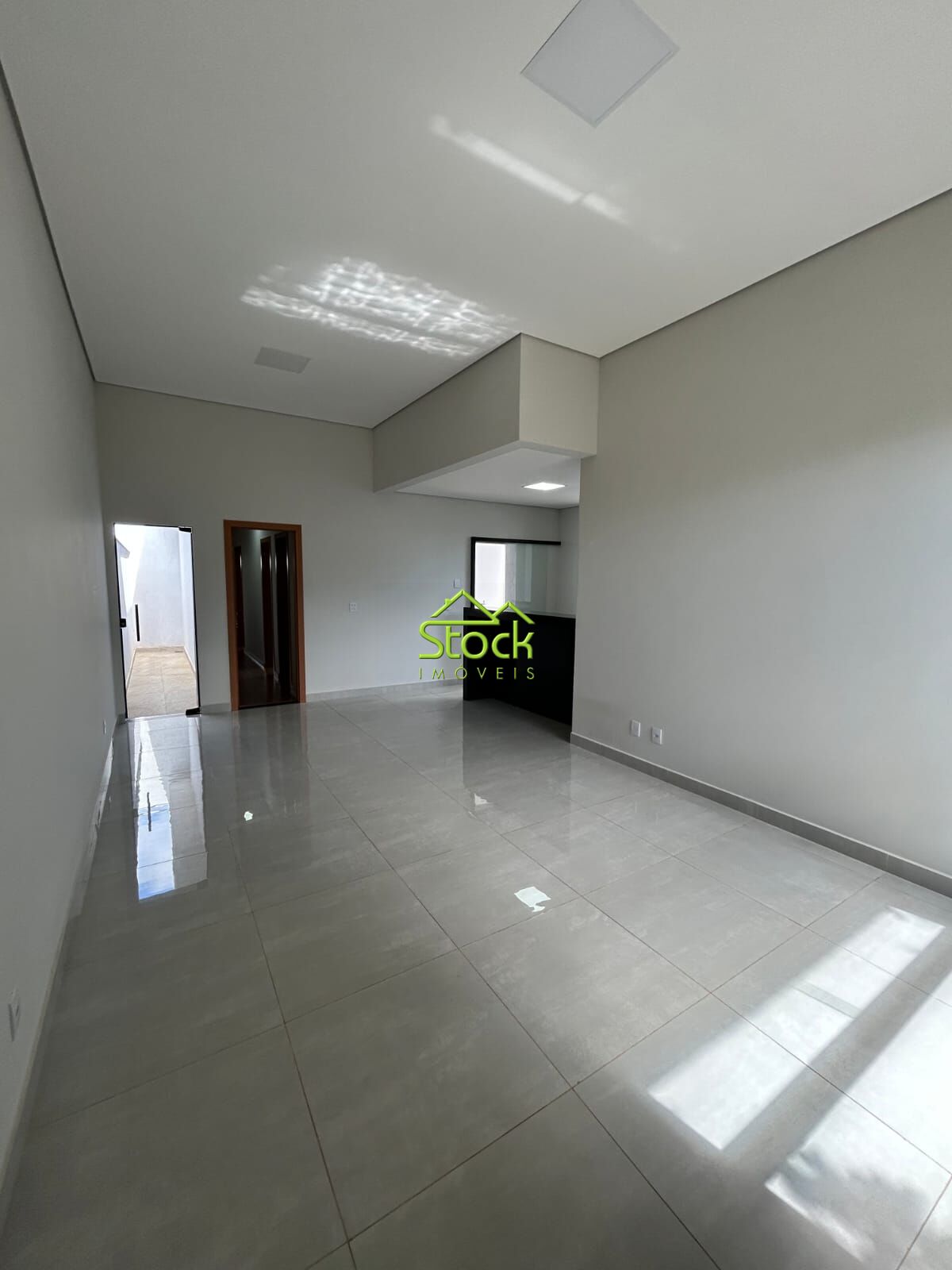 Casa à venda com 3 quartos, 319m² - Foto 4