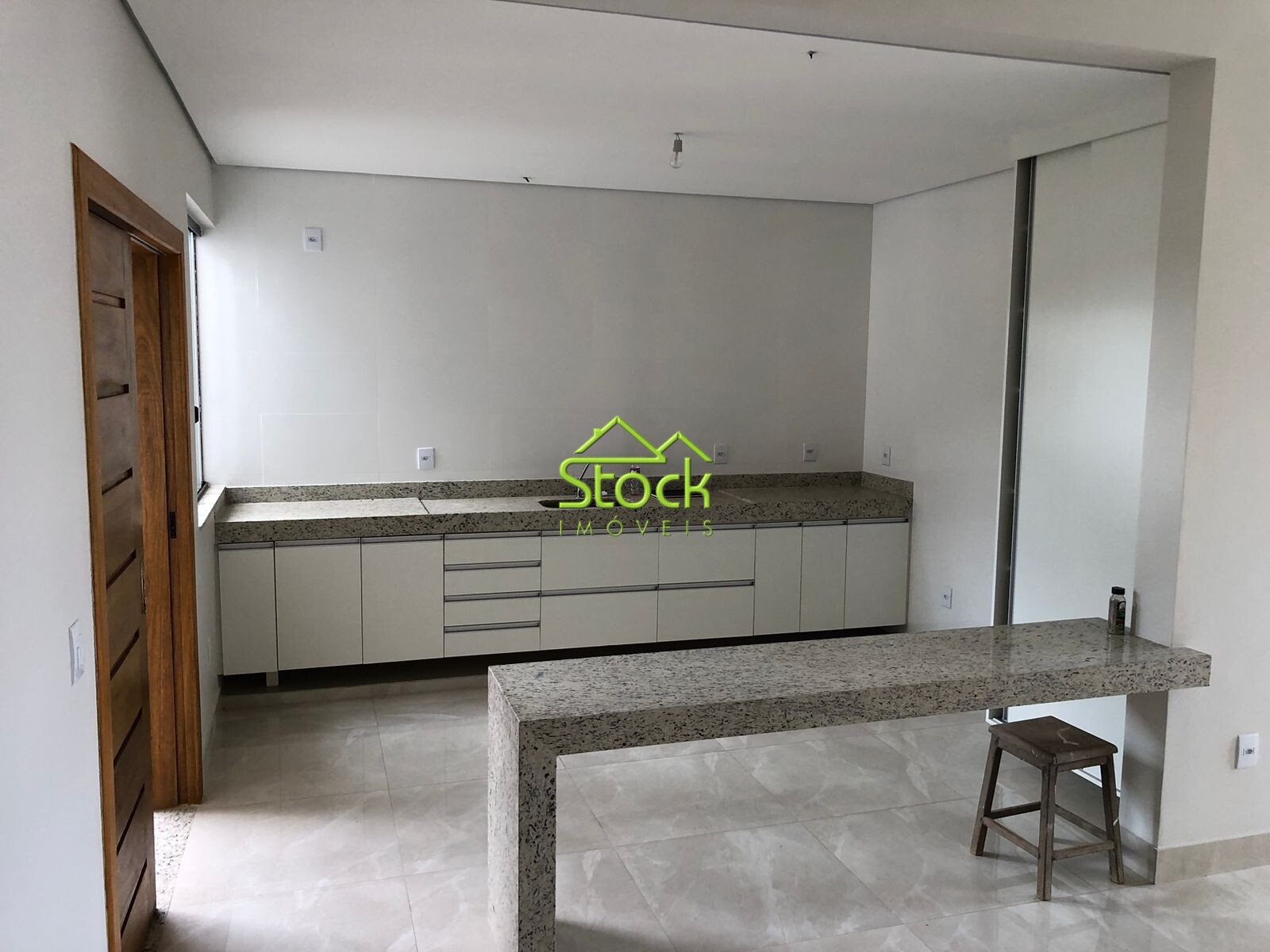 Casa à venda com 3 quartos, 300m² - Foto 10