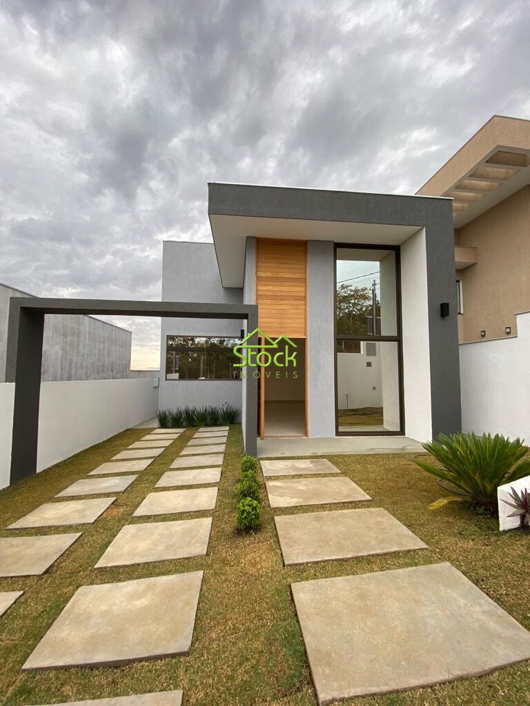 Casa de Condomínio à venda com 4 quartos, 262m² - Foto 1