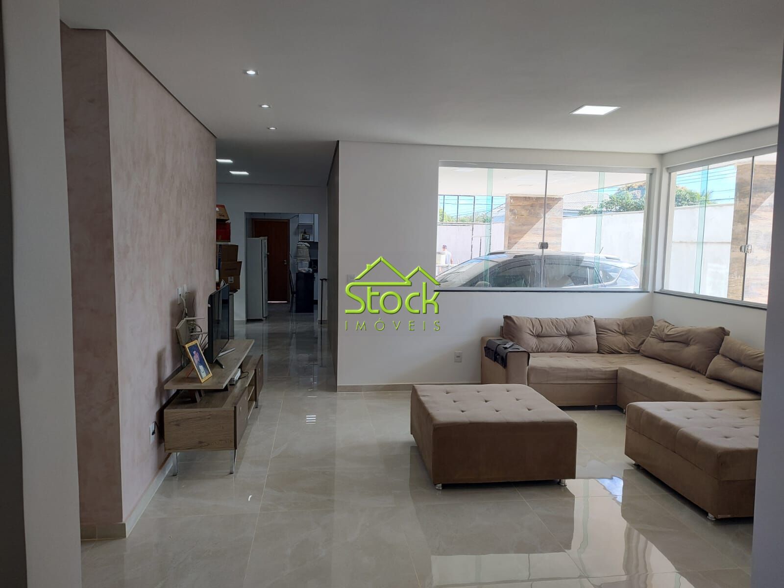 Casa à venda com 4 quartos, 671m² - Foto 2