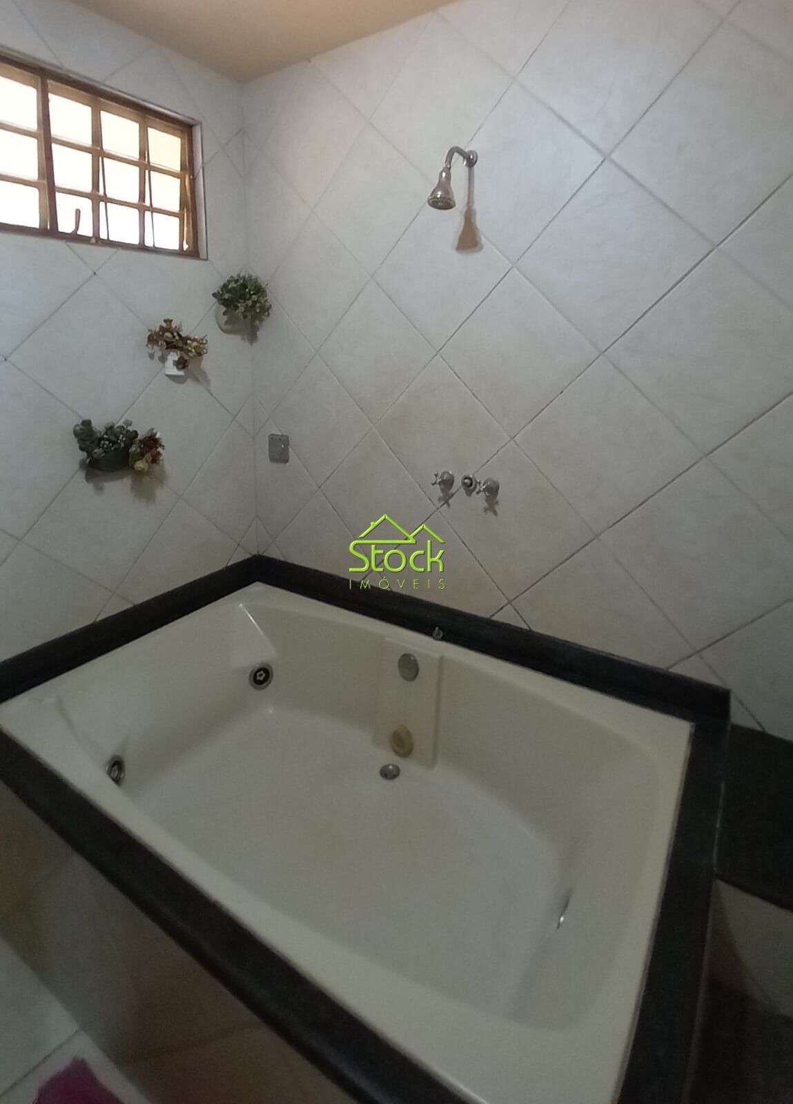 Casa à venda com 3 quartos, 1000m² - Foto 2