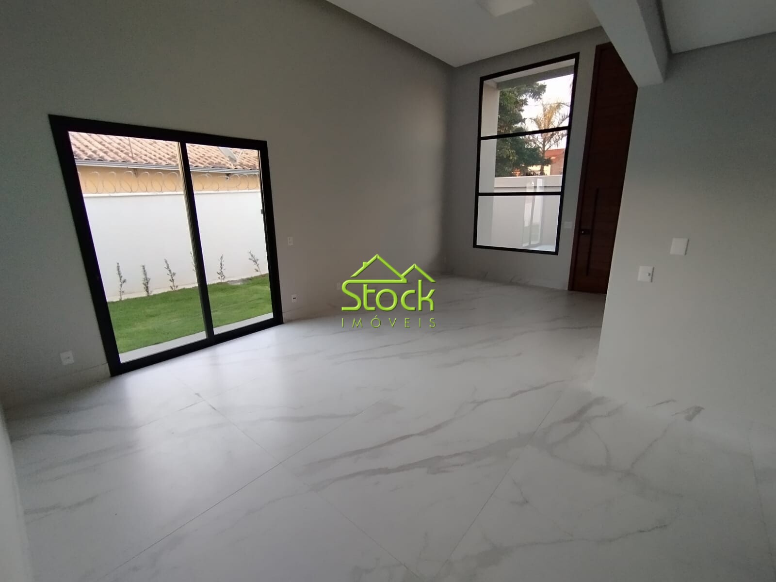 Casa à venda com 4 quartos, 420m² - Foto 2