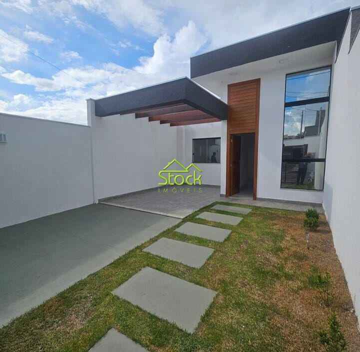 Casa à venda com 3 quartos, 180m² - Foto 1