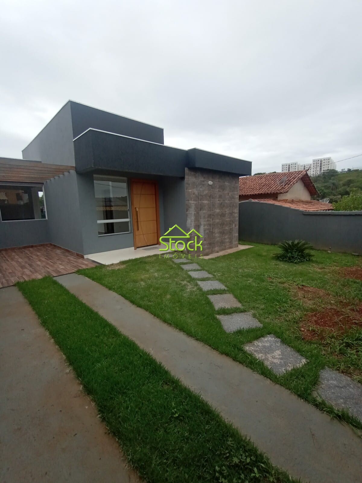 Casa à venda com 3 quartos, 360m² - Foto 1